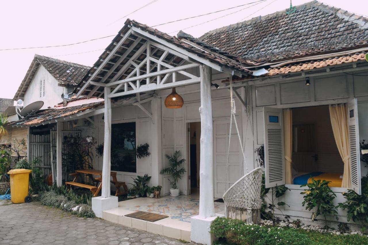 Roemah Renjana Yogyakarta Hotel Exterior photo